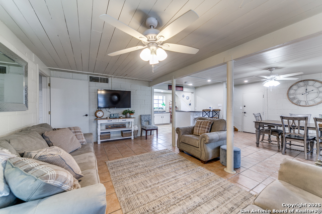 Listing photo id 7 for 1391 Highway 39
