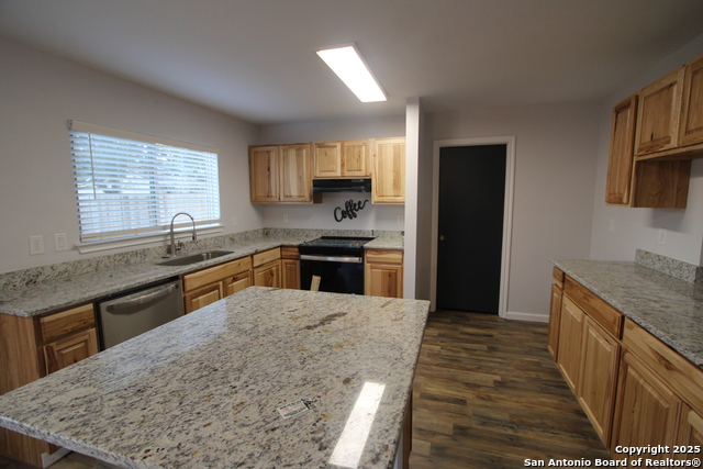 Listing photo id 3 for 11418 Fort Wyne