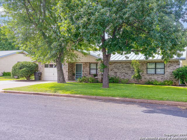 Details for 216 Broadmoor St, Fredericksburg, TX 78624