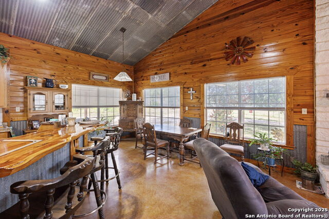 Listing photo id 8 for 718 County Road 466