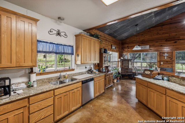 Listing photo id 9 for 718 County Road 466