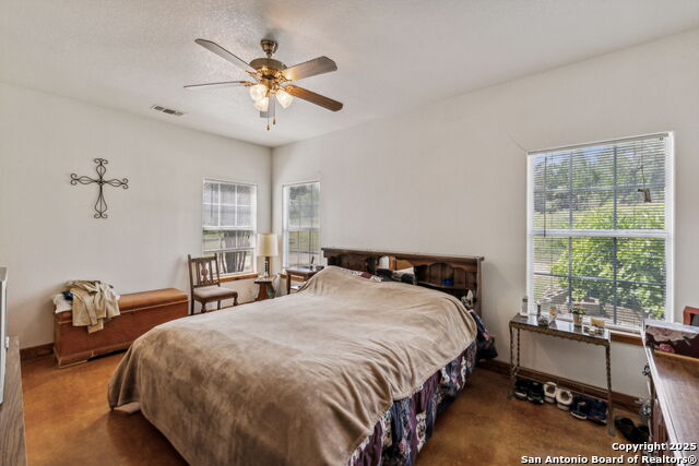 Listing photo id 11 for 718 County Road 466