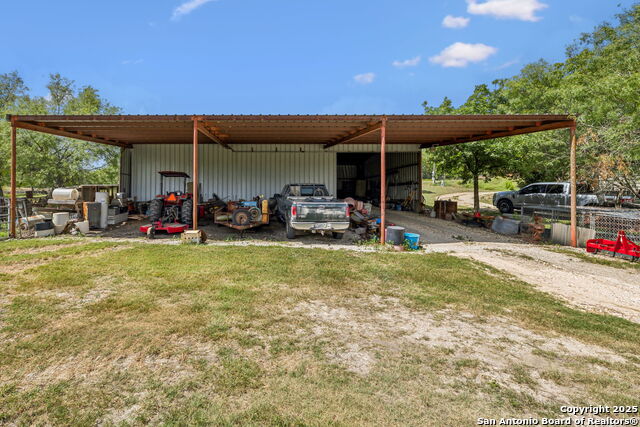 Listing photo id 12 for 718 County Road 466
