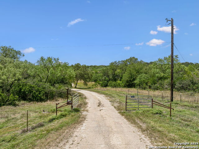 Listing photo id 20 for 718 County Road 466