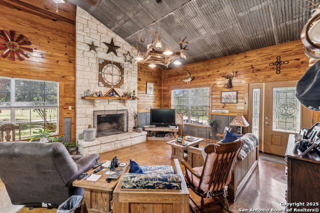 Listing photo id 4 for 718 County Road 466