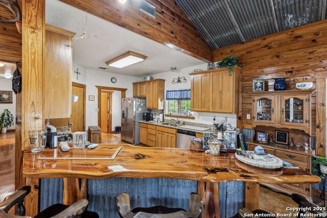 Listing photo id 6 for 718 County Road 466