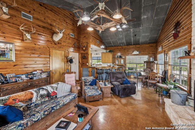 Listing photo id 7 for 718 County Road 466