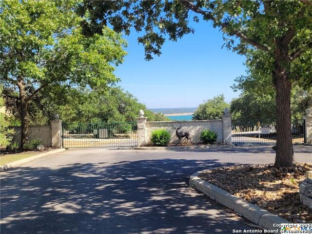 Listing photo id 6 for 344 Scarlet Ct