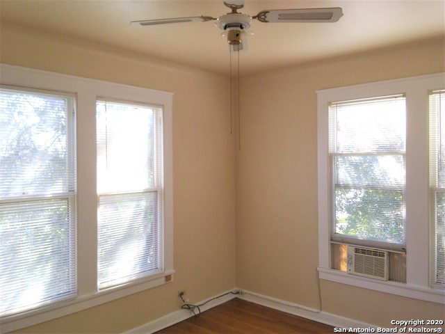 Image 11 of 13 For 221 Magnolia Ave W M