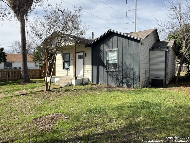 Image 5 of 20 For 1639 Hermine Blvd
