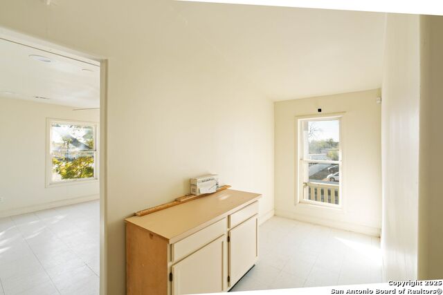 Listing photo id 12 for 812 Hackberry St S