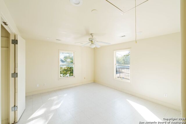 Listing photo id 13 for 812 Hackberry St S