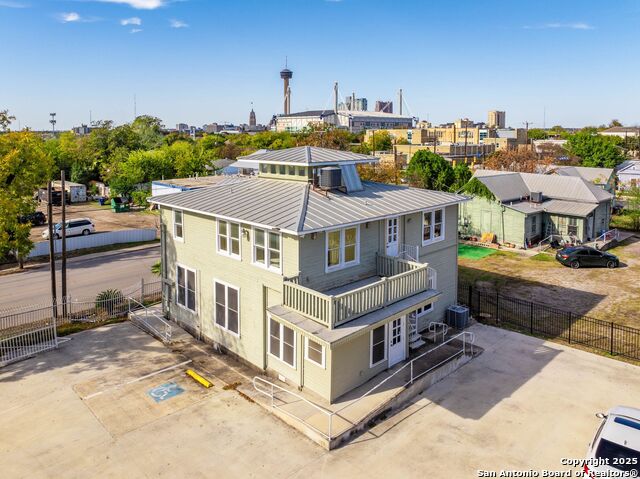 Listing photo id 19 for 812 Hackberry St S