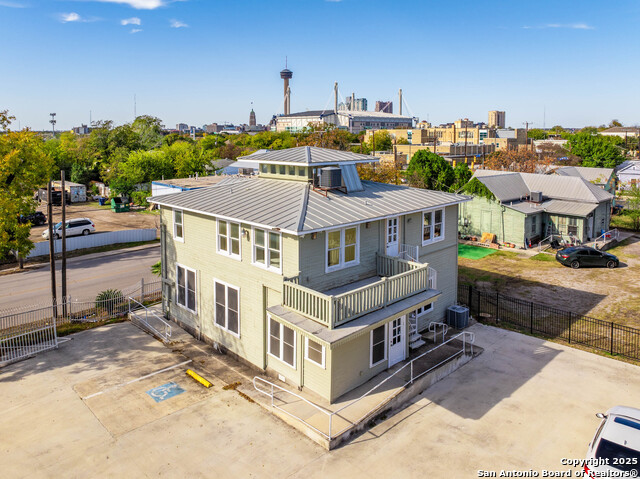 Listing photo id 20 for 812 Hackberry St S