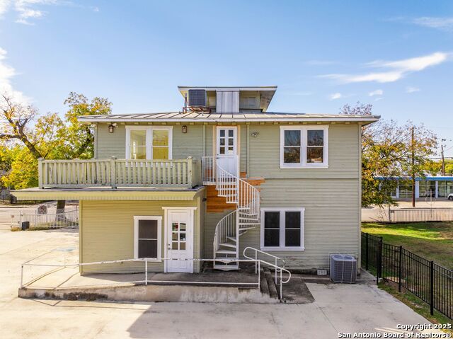 Listing photo id 21 for 812 Hackberry St S