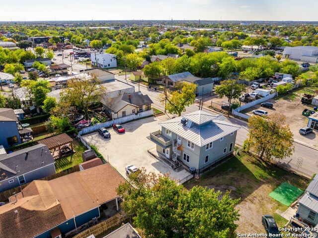 Listing photo id 1 for 812 Hackberry St S