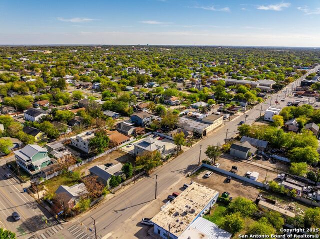 Listing photo id 2 for 812 Hackberry St S