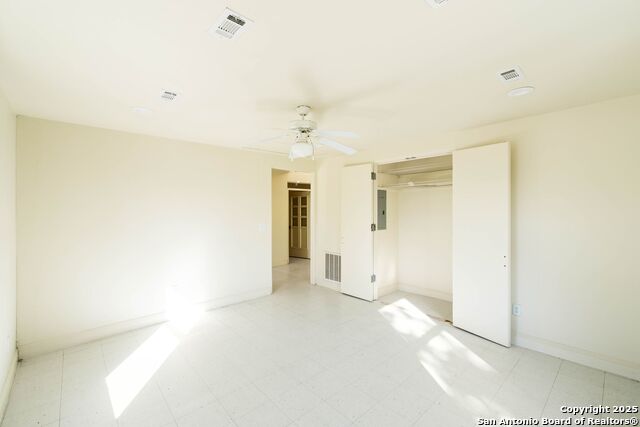 Listing photo id 7 for 812 Hackberry St S