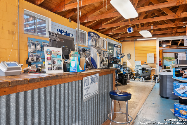 Listing photo id 8 for 1224 S Main St S Main N