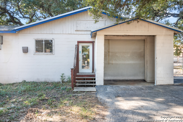 Listing photo id 13 for 1224 S Main St S Main N