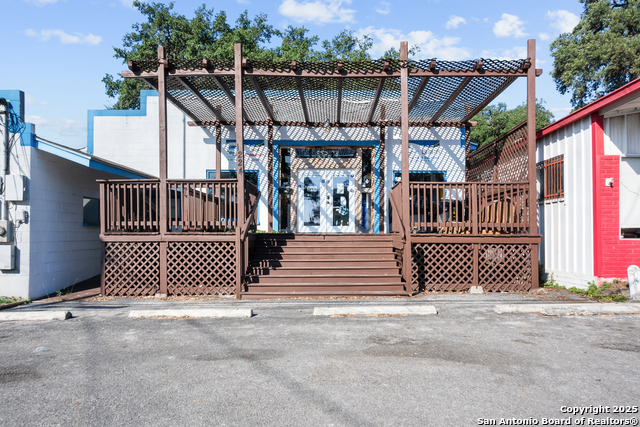 Listing photo id 14 for 1224 S Main St S Main N
