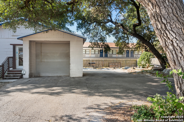 Listing photo id 15 for 1224 S Main St S Main N