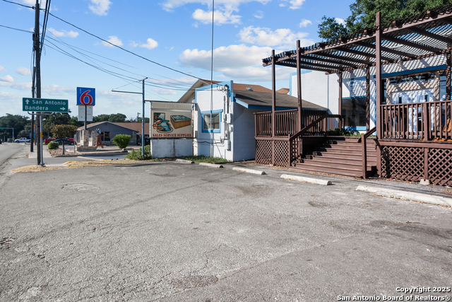 Listing photo id 16 for 1224 S Main St S Main N