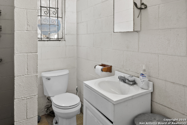 Listing photo id 19 for 1224 S Main St S Main N