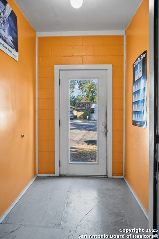 Listing photo id 5 for 1224 S Main St S Main N