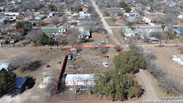 Details for 319 Front Ave N, Sabinal, TX 78801