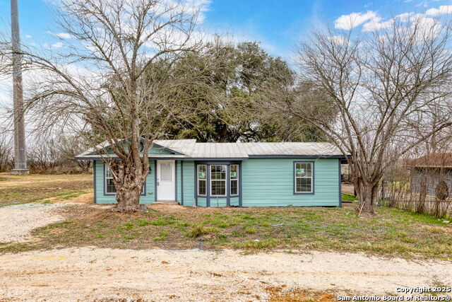 Details for 1925 Standish St, Floresville, TX 78114