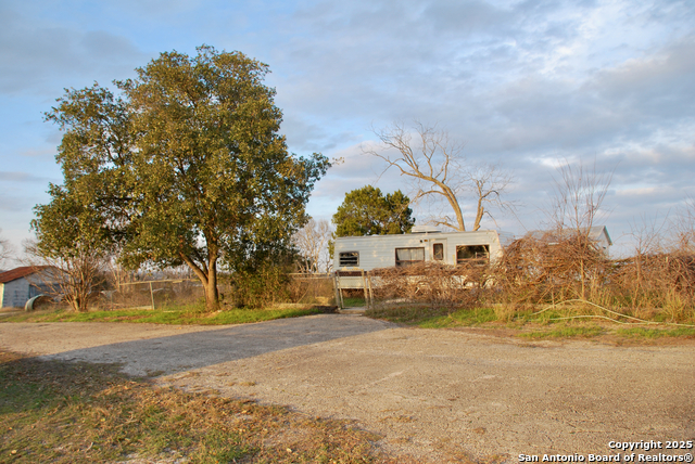 Listing photo id 13 for 14840 Toepperwein Rd