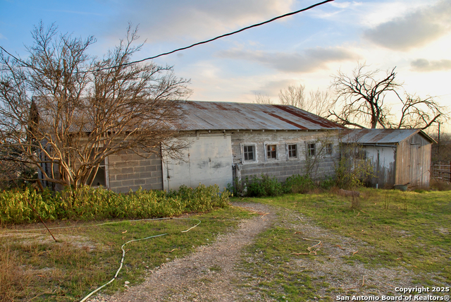 Listing photo id 14 for 14840 Toepperwein Rd