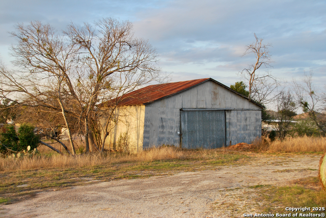Listing photo id 15 for 14840 Toepperwein Rd