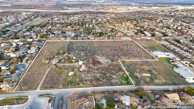 Listing photo id 0 for 14840 Toepperwein Rd