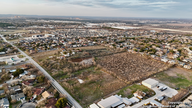 Listing photo id 3 for 14840 Toepperwein Rd