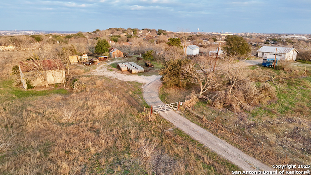 Listing photo id 6 for 14840 Toepperwein Rd