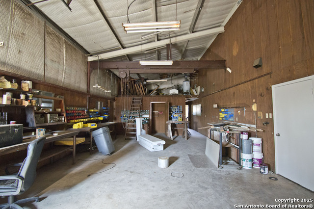 Listing photo id 9 for 5673 Fm 1628