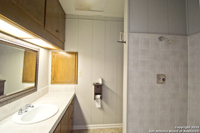 Listing photo id 13 for 5673 Fm 1628
