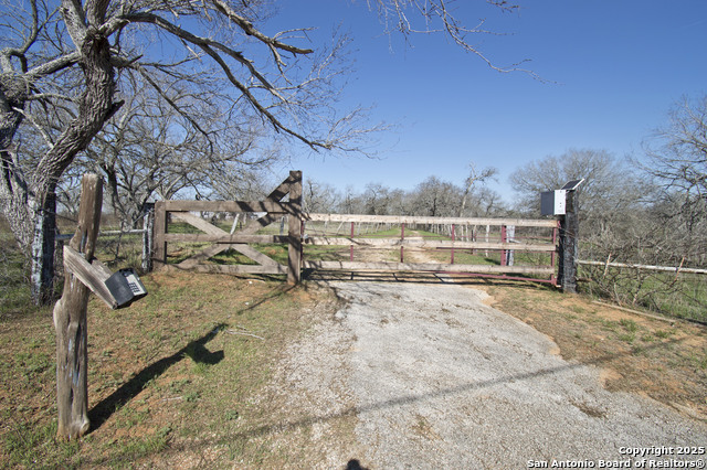 Listing photo id 0 for 5673 Fm 1628