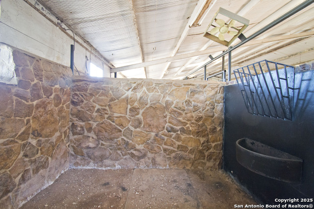 Listing photo id 5 for 5673 Fm 1628