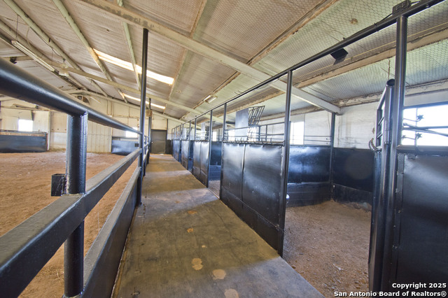 Listing photo id 6 for 5673 Fm 1628