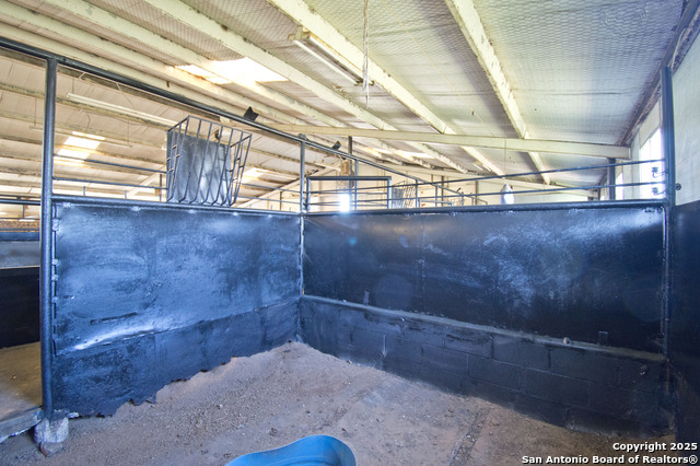 Listing photo id 7 for 5673 Fm 1628