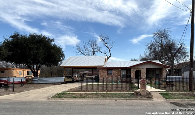 Details for 713 Boone St, Uvalde, TX 78801