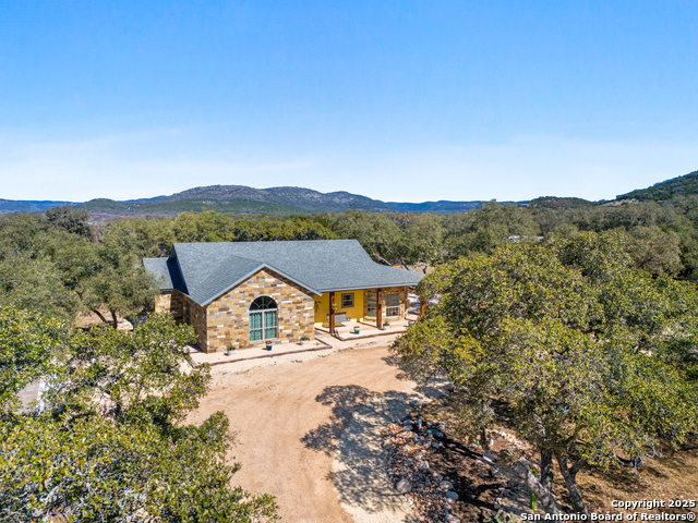 Details for 381 Camino Primero, Leakey, TX 78873
