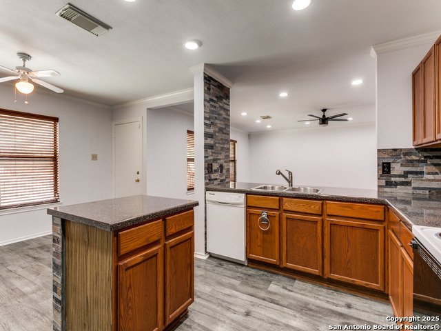 Listing photo id 10 for 6303 Maverick Trail