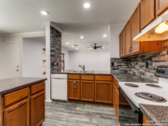 Listing photo id 11 for 6303 Maverick Trail