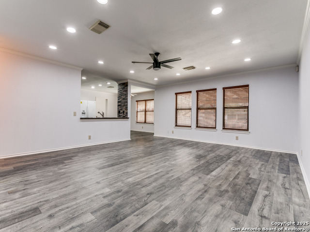 Listing photo id 2 for 6303 Maverick Trail