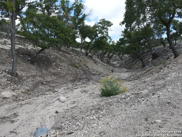 Image 11 of 15 For 296 Kamira Dr