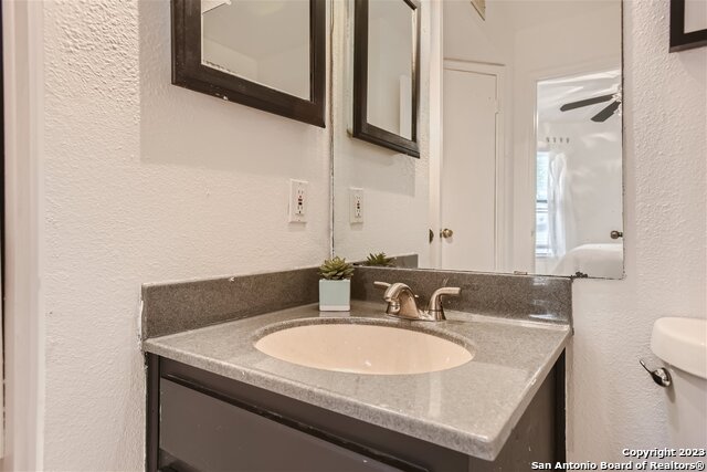 Image 23 of 29 For 1559 Parkview Dr F4